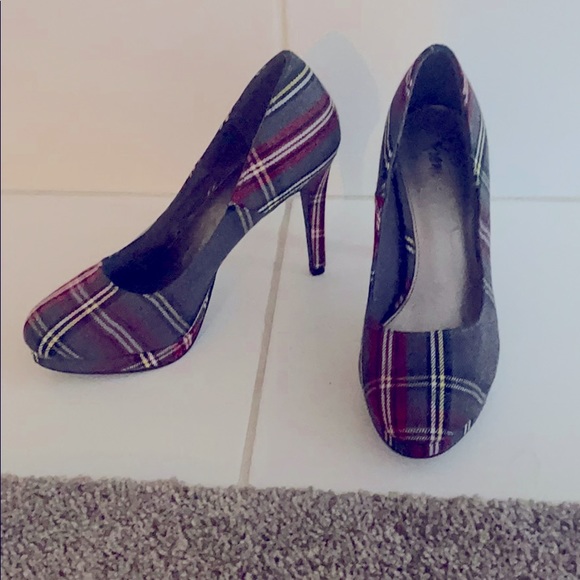 Shoes - Picture 1 of 1